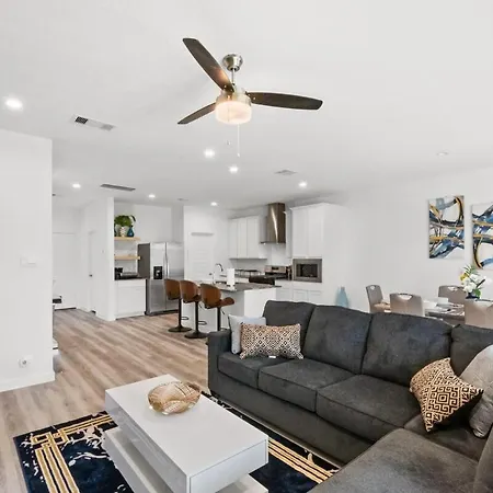 Stunning Luxury 3 Bedroom Home-3