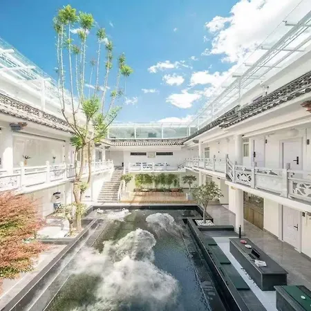 Dali Ancient Town Center White Day Youth Hotel-2