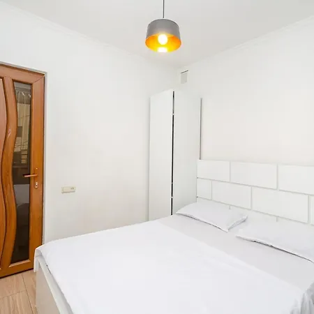 19Tumanyan Excellent Apartment In The Centre Of Capital-3