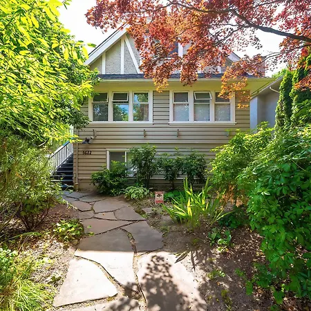 Spacious 3 Bedroom Near Ubc With Free Parking-3