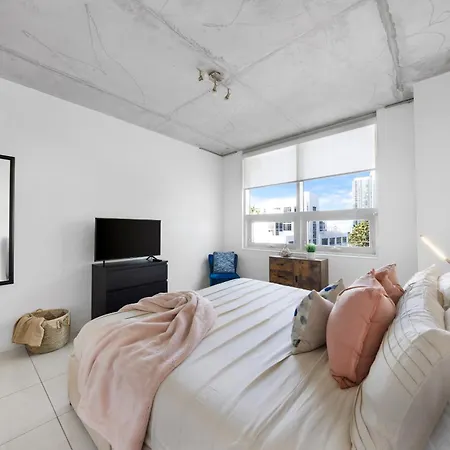 Midblock Midtown Miami 1B W Spa Pool Gym-3