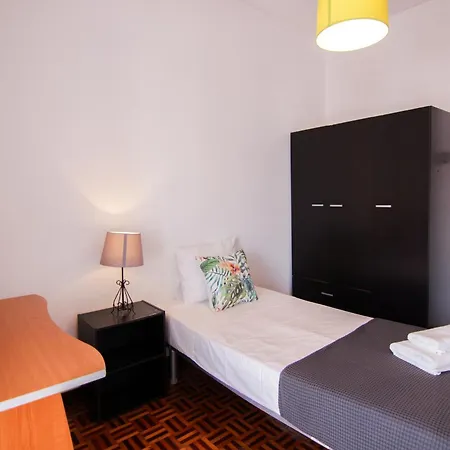 4 Bedroom In Faro Downtown-3