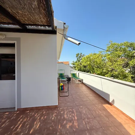 Spacious Two-Bedroom Family Apartment With Terrace & Free Parking-3