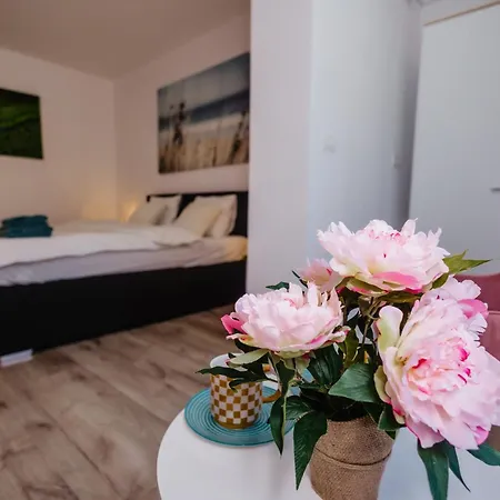 Downtown Escape - Refined & Bright, City Heart-3