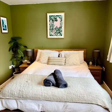 Ocean View Flat With Cozy Vibes-2