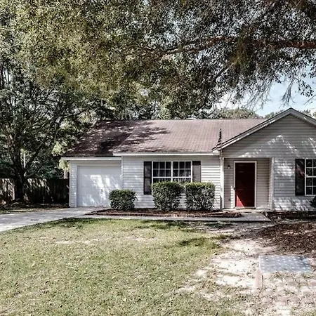 Fenced Backyard & Grill Near Historic District-3