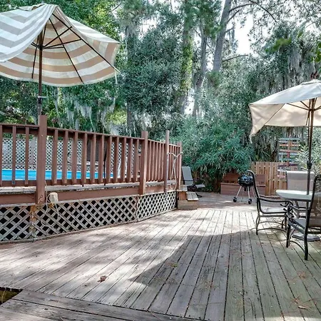 Year-Round Pool & Backyard Near Tybee Island-2