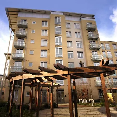 Reading Modern Two Bedroom Apartment-2