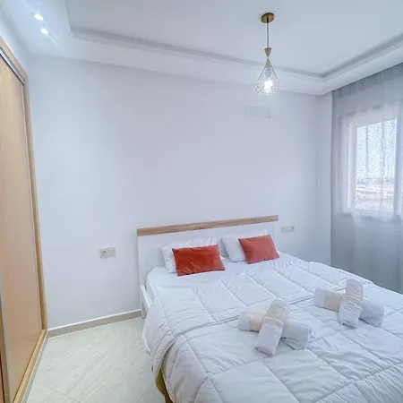 Chic & Stylish Luxe Apartment-2