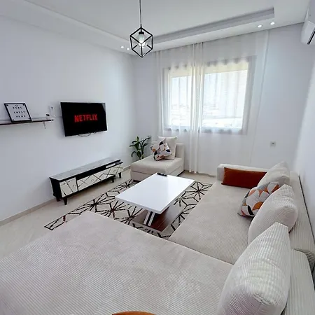 Chic & Stylish Luxe Apartment-3