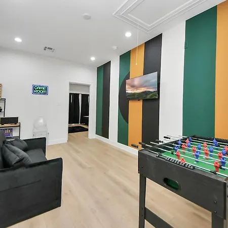 Sleeps 20 - 2 Homes - Family And Friends Fun Super House-2