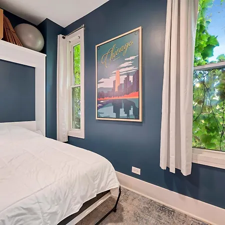 Wicker Park 4Bd 3Ba, Steps From Cta, Parking Incl Home-2
