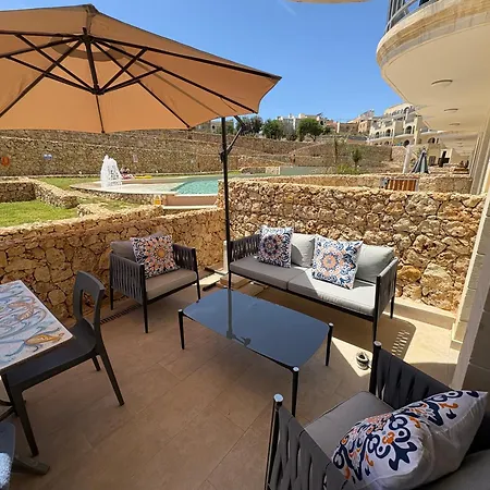 Luxury 3 Bed Apartment With Large Outdoor Pools And Gardens-3