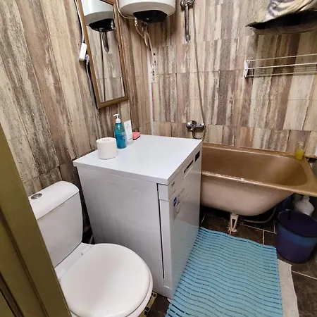 Your Room In A Three-Room Apartment With A Shared Kitchen, Bathroom, And Toilet-2