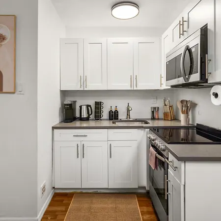 Chic Modern Unit In Nyc-2