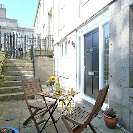 Bon Accord Square - Sja Stays - Modern 3 Bed Apartment-3