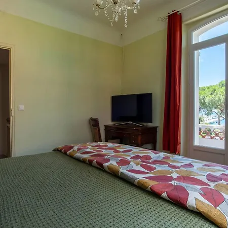 Large House With Garden Near The Sea-2