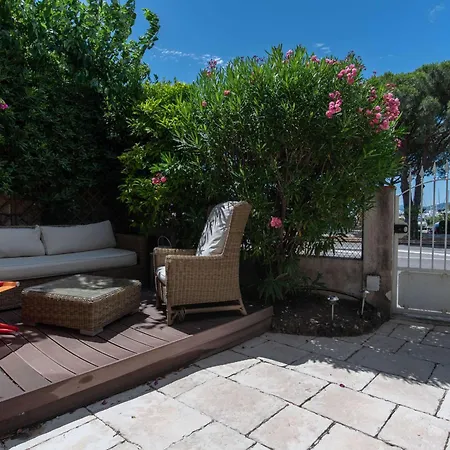 Large House With Garden Near The Sea-3