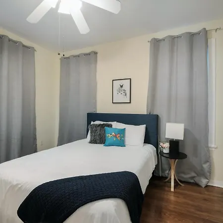 438M- 3 Bedroom Apt With Free Parking On Premises And Coffee-3