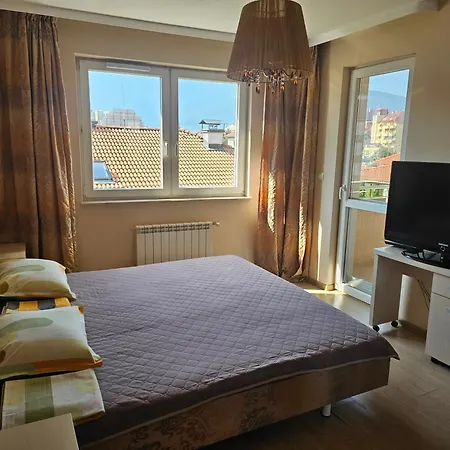 Bright And Spacious Apartment With Panoramic Views-3