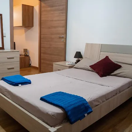 Golden Stay - 4Br Stylish Apartment For Group-3