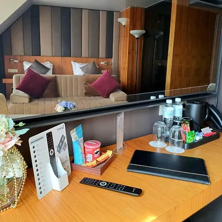 All Seasons Residence Design Hotel - Free Parking-3