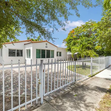 Modern 4Br Retreat With Private Pool - Near Brickell-3