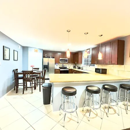 Spacious Home Sleeps 12 World Cup Ready-2