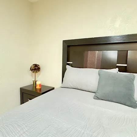 Spacious Home Sleeps 12 World Cup Ready-3