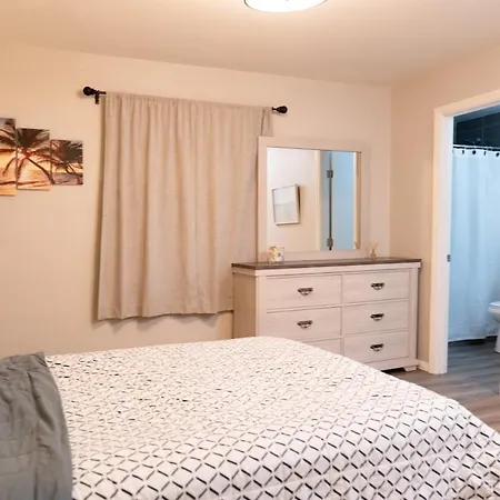Central San Diego 3BR Home Near Beaches-2