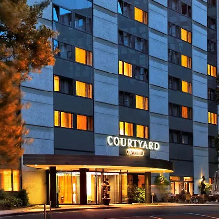 Courtyard by Marriott Düsseldorf Seestern-3