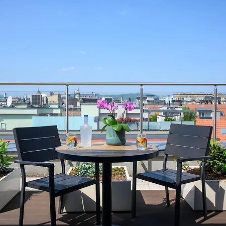 Hilton Garden Inn Budapest City Centre-2