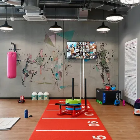 Moxy Cologne Bonn Airport-3