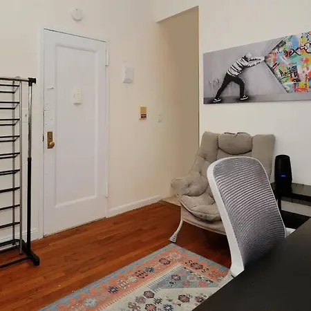 Amazing Upper East Side Studio! Epic Location!, June To Aug 90 Days Stay Required-3