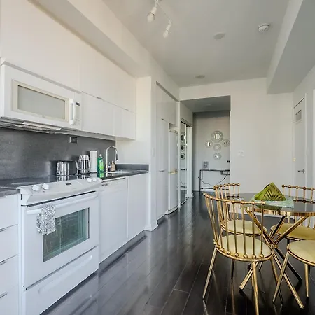48Th Floor Cn Tower View 1 Bedroom Condo Iceboat Terrace Downtown Toronto-2