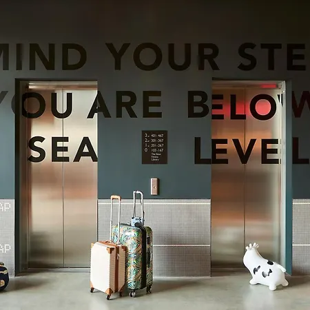 Moxy Amsterdam Schiphol Airport-3