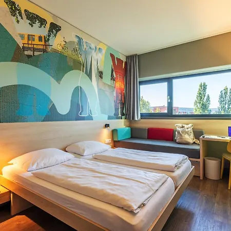 MEININGER Hotel Berlin Airport-2