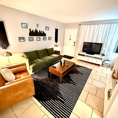 Pristine Full Sized Montrose Apartment Half Block To Menil Museum-3