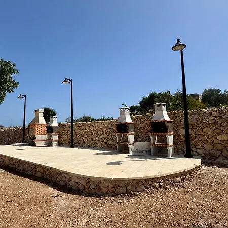 Luxury 3 Bed Apartment With Large Outdoor Pools And Gardens-2