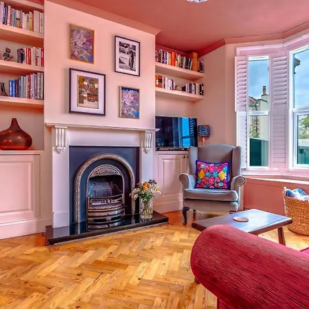 Family & Pet-Friendly Bristol Home, Near Park-2
