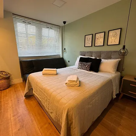 2 Beds By Tower Bridge, Walk To Sights & Dining-3