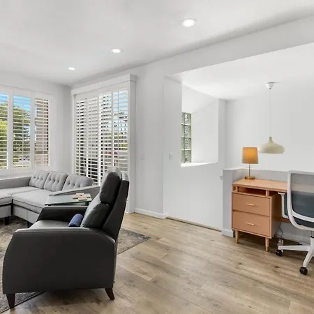 Modern & Uncluttered-3