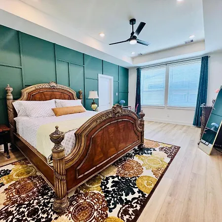 Centrally Located Cozy Getaway-2