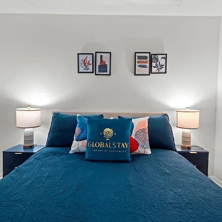 Superior 1Bd & Den Apartment With Balcony-2