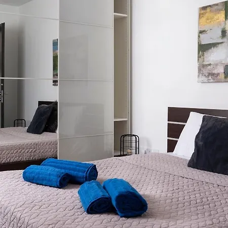 Luxury Penthouse 170 Meters From The Sea In Balluta Bay-3