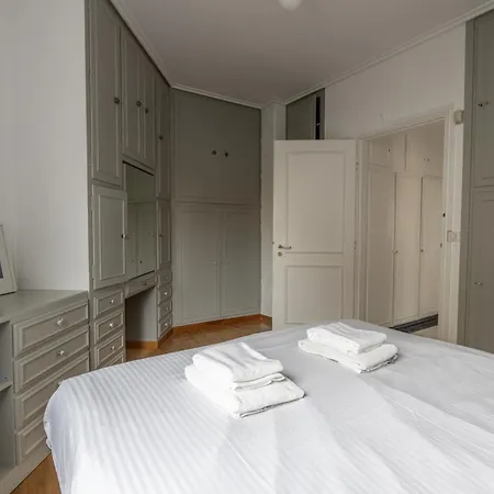 Massive 2 Apartment Combo Unbeatable Acropolis Views Sleeps 9-3