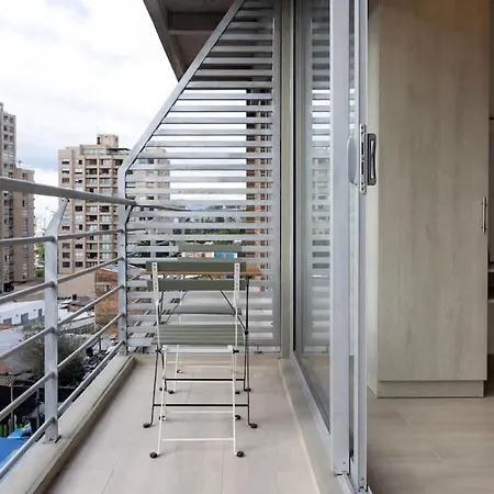 Cozy Minimalist Studio W/Balcony In Downtown-3