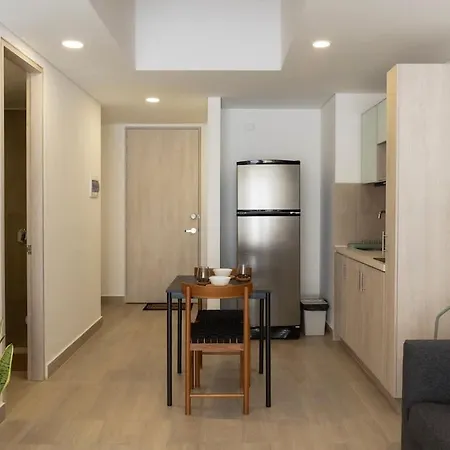 Cozy Minimalist Studio W/Balcony In Downtown-2