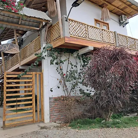 Piscinacascolhostal-3