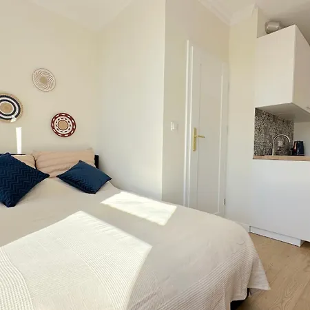 Seredino Navy Apartment- Modern Comfort In A Quiet Location, 5 Minutes To Gdansk Old Town & Seaside-3